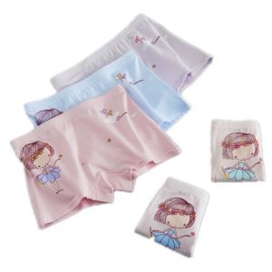 Ilusad tüdrukud puuvillast aluspesu